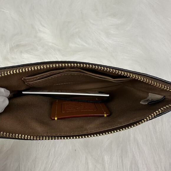 Coach X Peanuts Corner Zip Wristlet In Signature Canvas With Snoopy NWT CBS82 - Picture 5 of 7